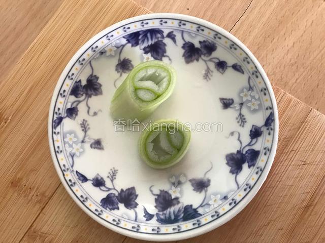 大葱2小段。