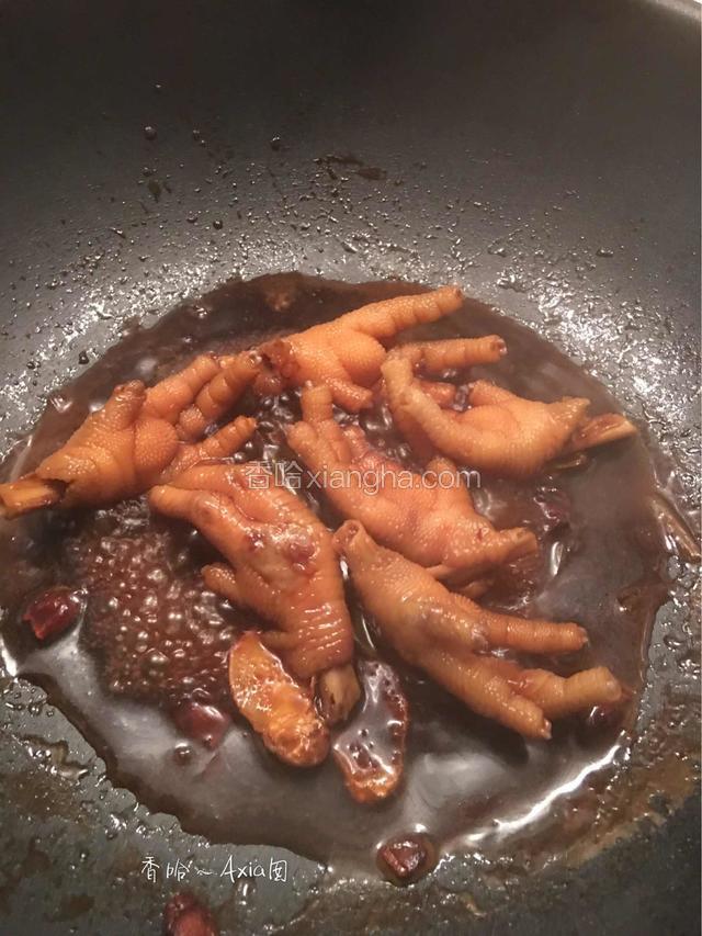 焖至剩下少许酱汁时，即可。