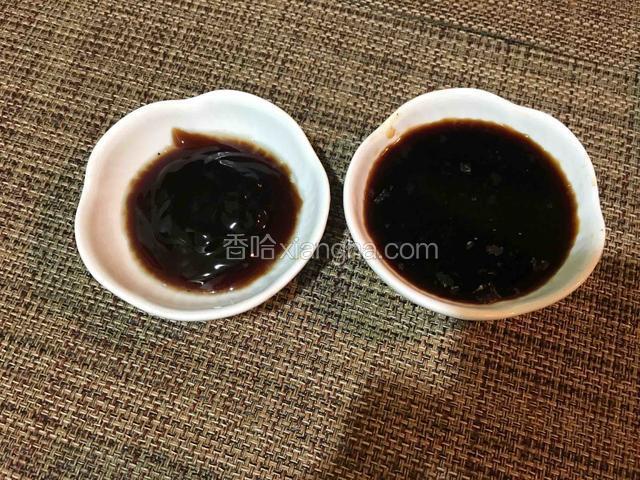 准备2勺李锦记蒸鱼豉油，1勺李锦记蚝油
