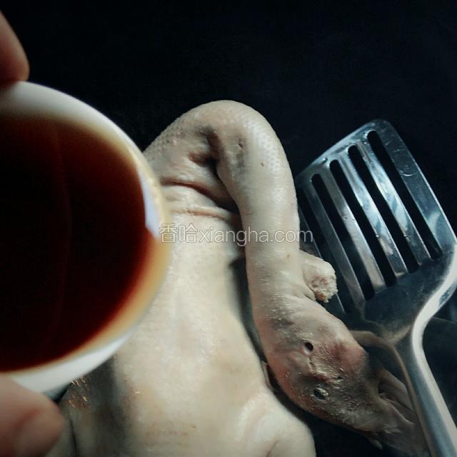 倒入余下的黄油。