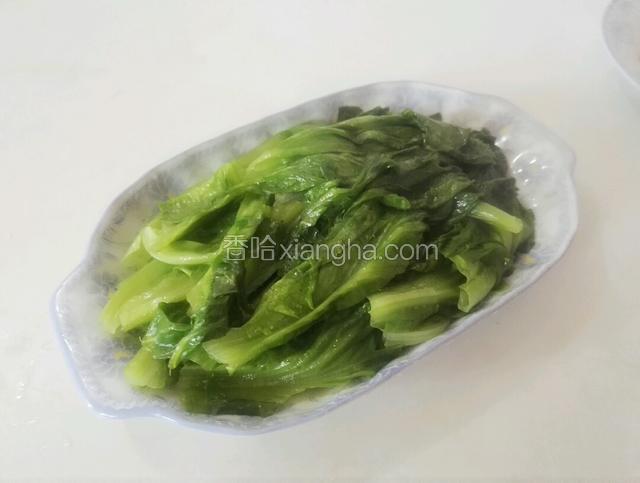 捞起沥干水份放置盘里