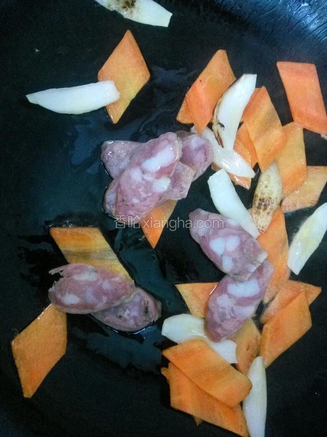 加入腊肠