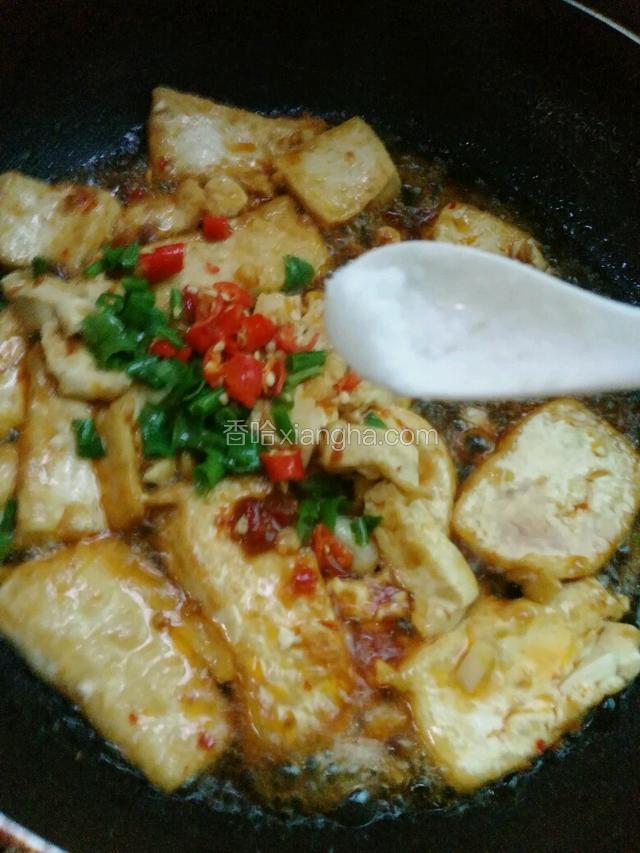 添加少量盐、鸡精调味