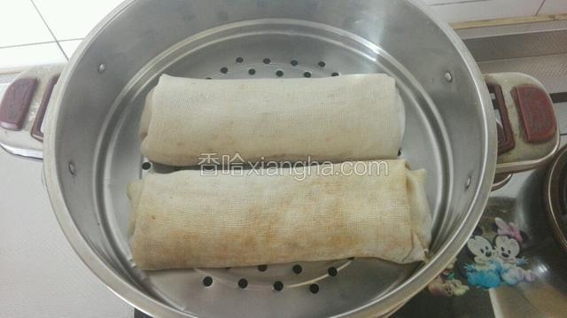上蒸锅大火蒸20分钟。