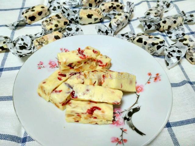 花生蔓越莓牛扎糖