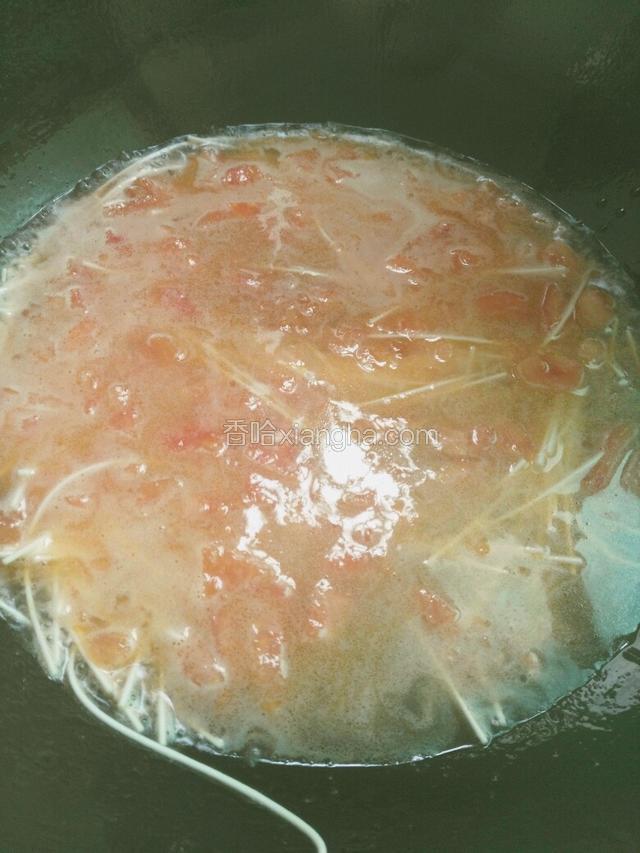 放入面条煮沸
