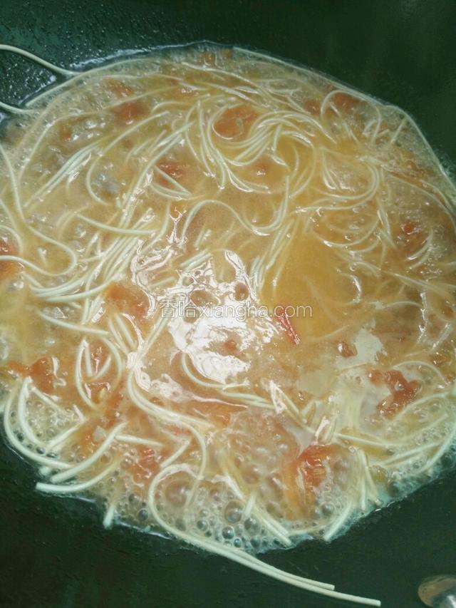 放入瘦肉煮熟