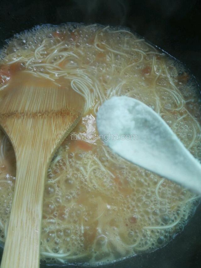 加入适量盐，鸡精调味
