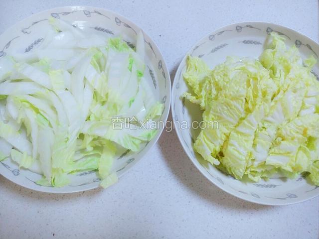 白菜叶子和白菜白分开切。