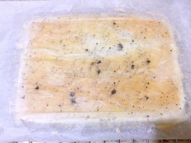 然后把油纸重新盖上