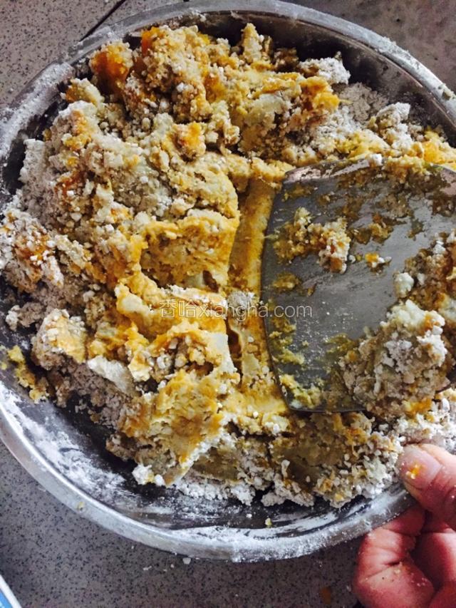 继续搅拌，加入适量蜂蜜
