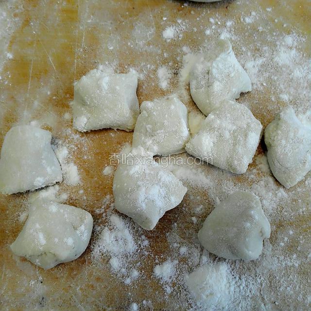 揪成大小一致的剂子