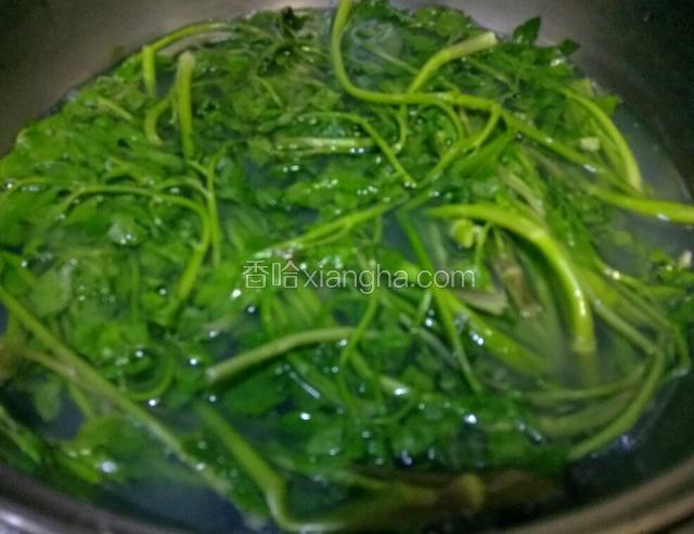 水滚煮两分钟即可
