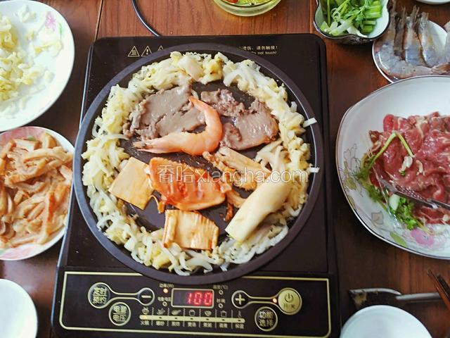 三。
低温：100。尾声。可放心享用。所有食物都熟了，趁热吃正好。
