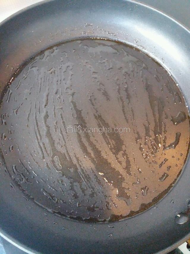 锅中刷少许油 可用电饼铛