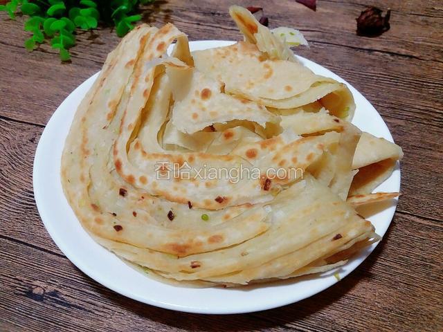 趁热把饼抖散