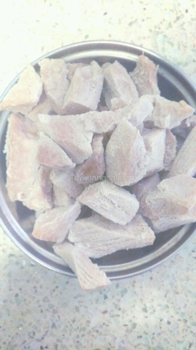 煮熟后捞出沥干水分晾凉