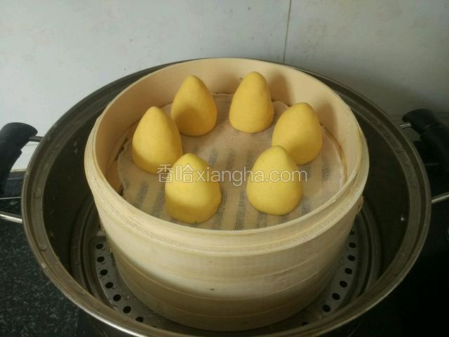 冷水下锅。水开后计时15分钟，熟后焖几分钟再开锅盖。