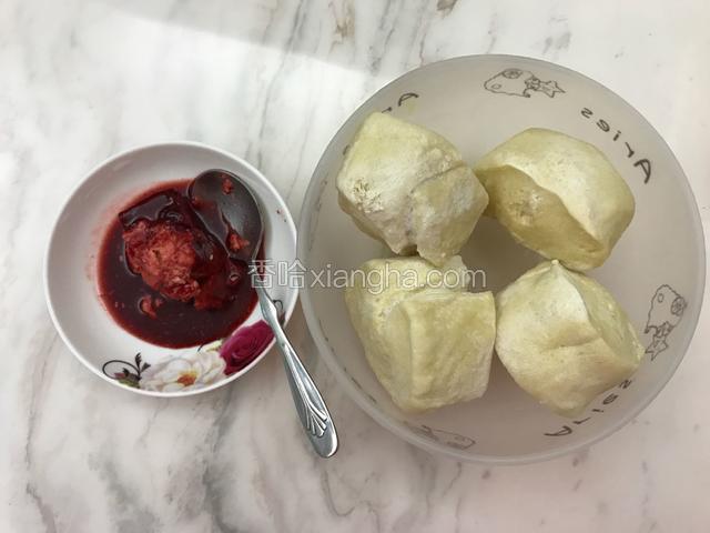 准备食材（请大家忽略馒头的长相）