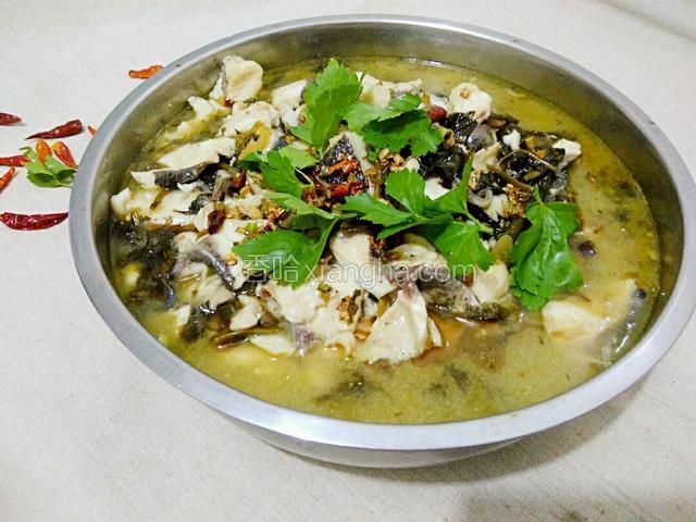 香气扑鼻的酸菜鱼，鱼片肉质细嫩，嫩黄爽滑，汤酸香鲜美，微辣不腻。