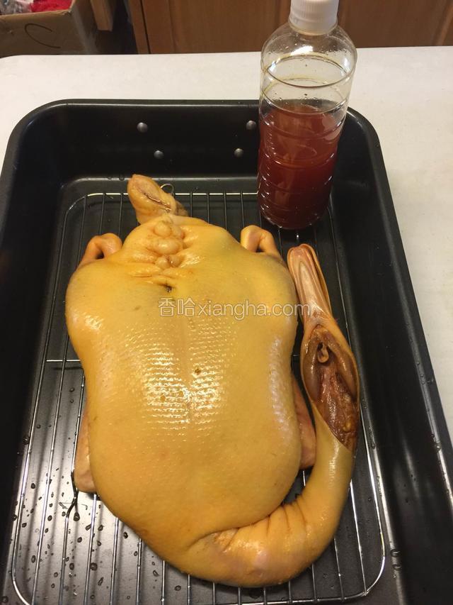 凉干表皮，也可放入冰箱，但不盖保鲜膜，表皮才会干，烤时才会色泽棕红。