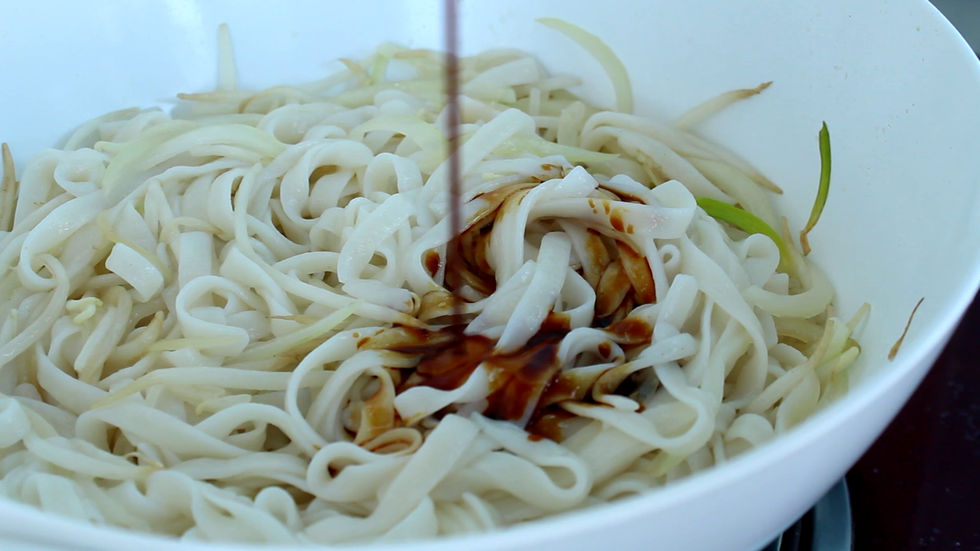 调入适量生抽