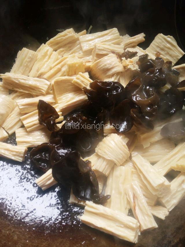 加木耳继续炒
