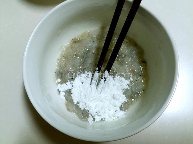 放淀粉拌匀。