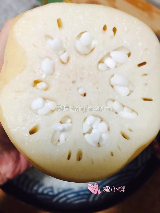 这是个需要耐心的过程，用筷子捅一捅