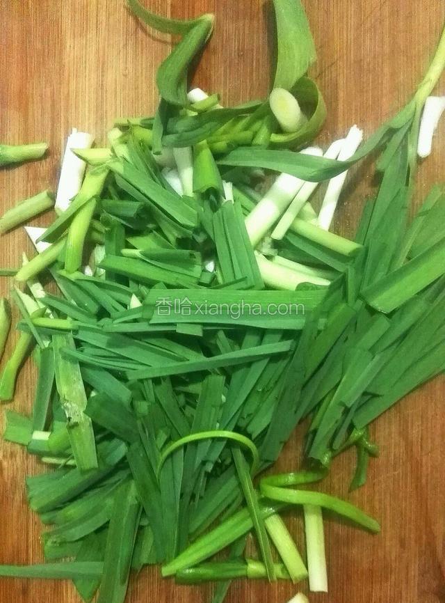 大蒜洗干净后切断