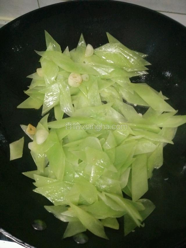 加盐继续翻炒