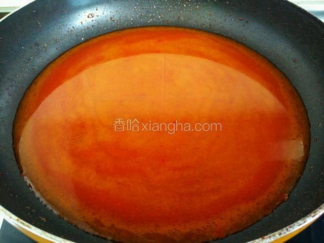 加入适量清水，煮开。