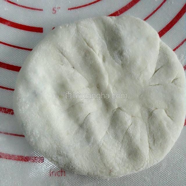用手按平就好了，依次做好所有的