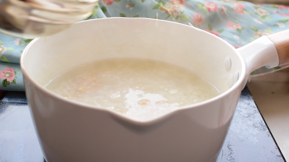 加入香菇，再煮10分钟
