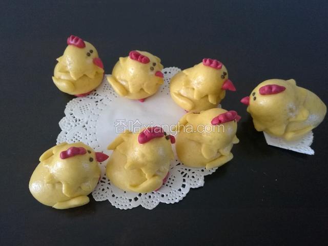 鸡妈妈和牠的孩子们（馒头）