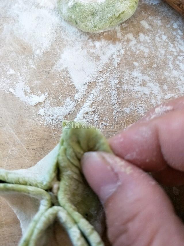 捻呀捻呀我在捻。念成叶子状，上面有很多纹路。