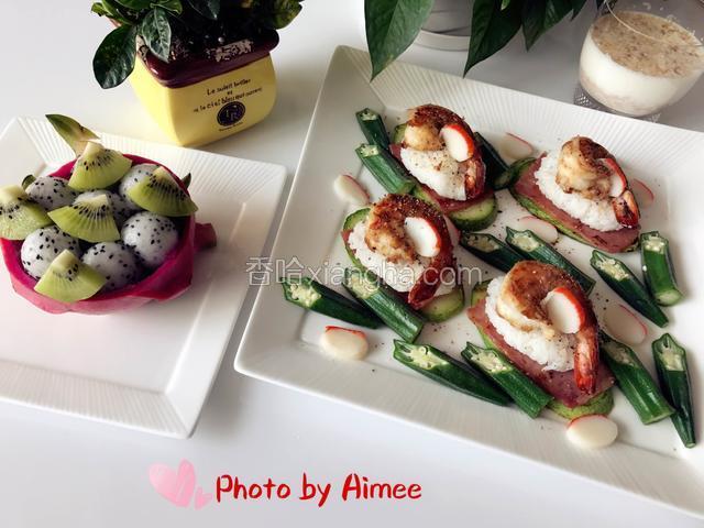 配上水果和牛奶麦片，营养丰富，在清晨这样一餐正能量满满的食物会带来一天的好心情哦！