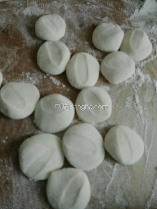揪成均匀的剂子。