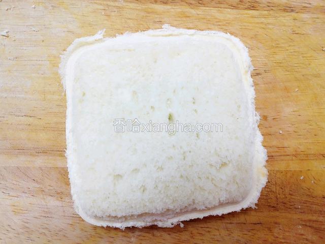 一个完整的口袋土司就做好了。依次做好下一个。