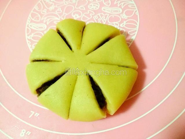 平均切成8份，不要切断