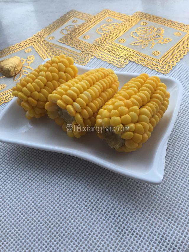 再加入牛奶，一点白砂糖，大火煮开转中火煮20分钟出锅。