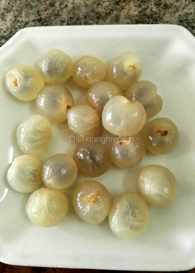 把桂圆皮剥掉