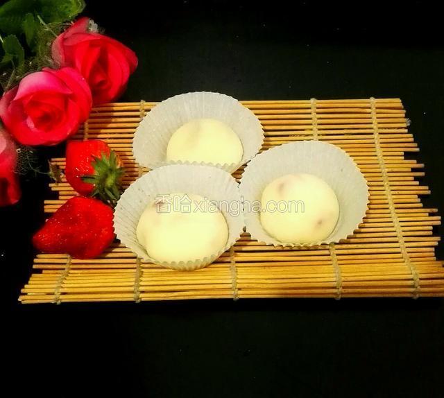 把所有的都做好后，可以直接吃，也可以放冰箱冷藏，味道都不错，冷藏后味道会更甜一点