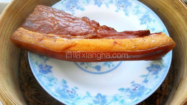 腊肉洗净上锅蒸二十分钟