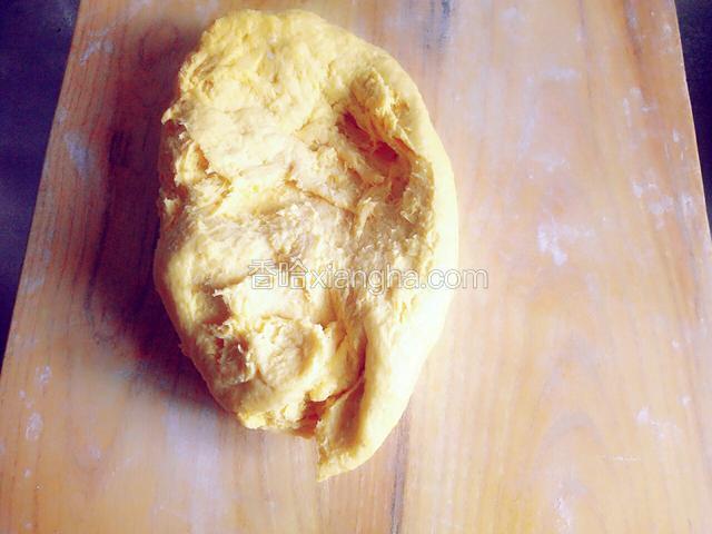 揉几下揉匀，然后再摔……重复这个动作