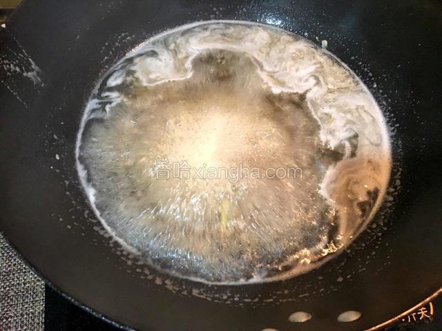 加适量清水，大火煮开