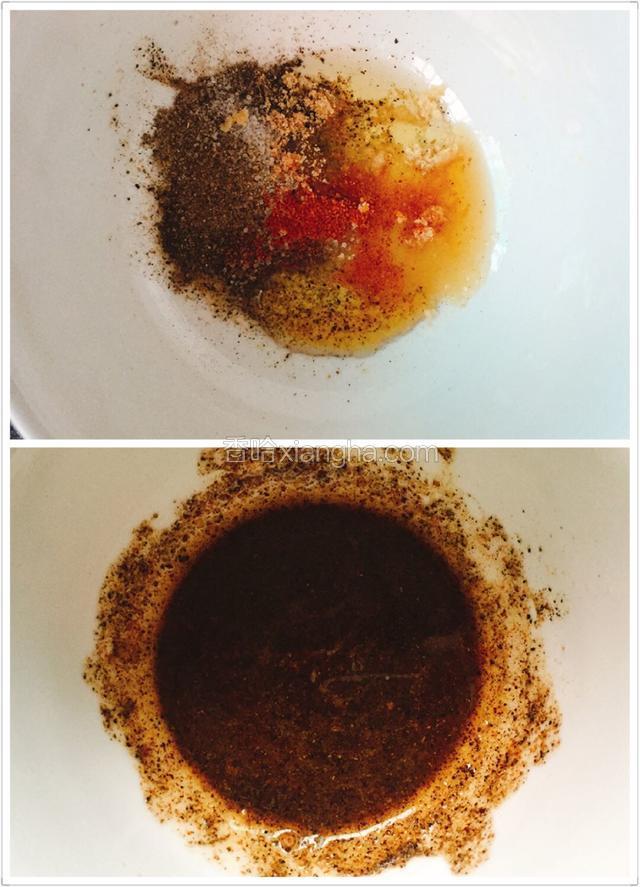 将盐、鸡粉、胡椒粉、香油、食用油放在一个小碗中，加少许水搅拌均匀