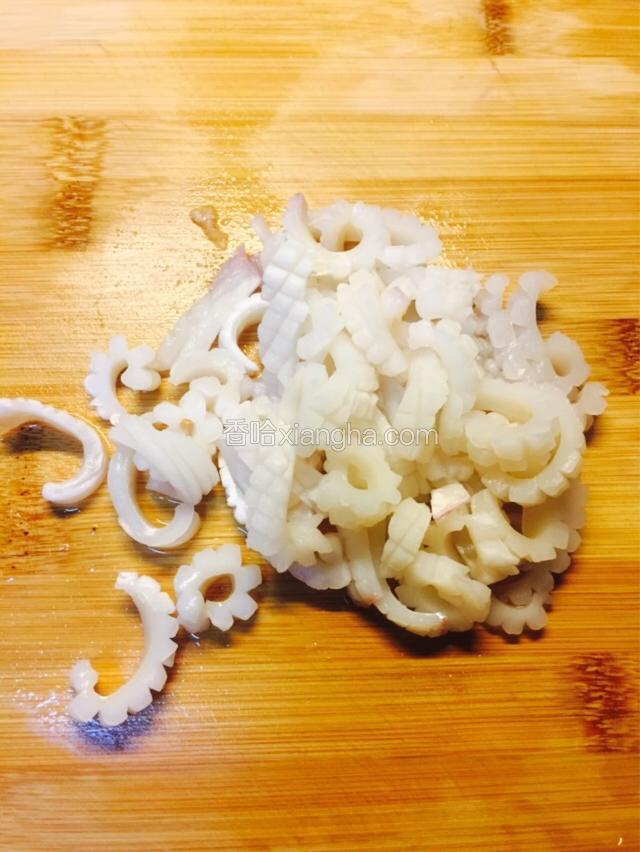 鱿鱼花改刀切丝