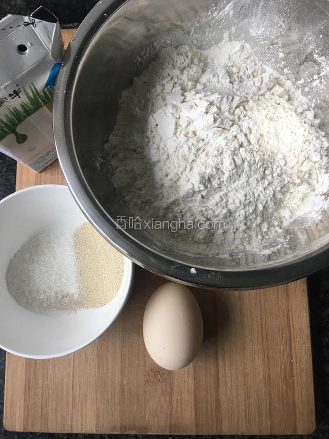 准备发面用的料。