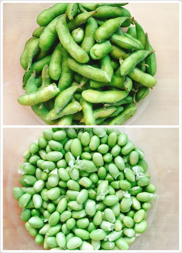 新鲜的毛豆剥皮